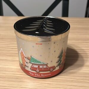 Bath & Body Works 3 Wick Candle. ‘‘Tis The Season.